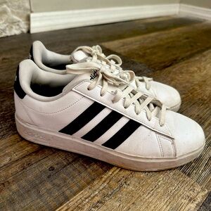 ADIDAS GRAND COURT CLOUDFOAM TENNIS SHOE, SZ 10